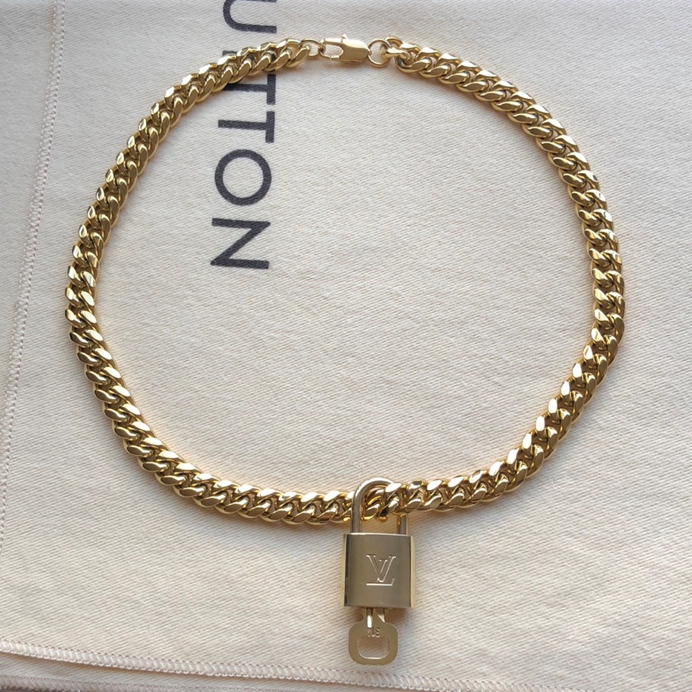 🌼🌼 Authentic 🌼🌼 Louis Vuitton Padlock n key with chain necklace